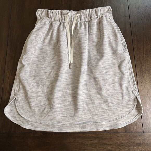 Lululemon Dresses & Skirts - Lululemon On the Fly Skirt Size 8 Gray & White Tennis Outdoor Sports NEW!